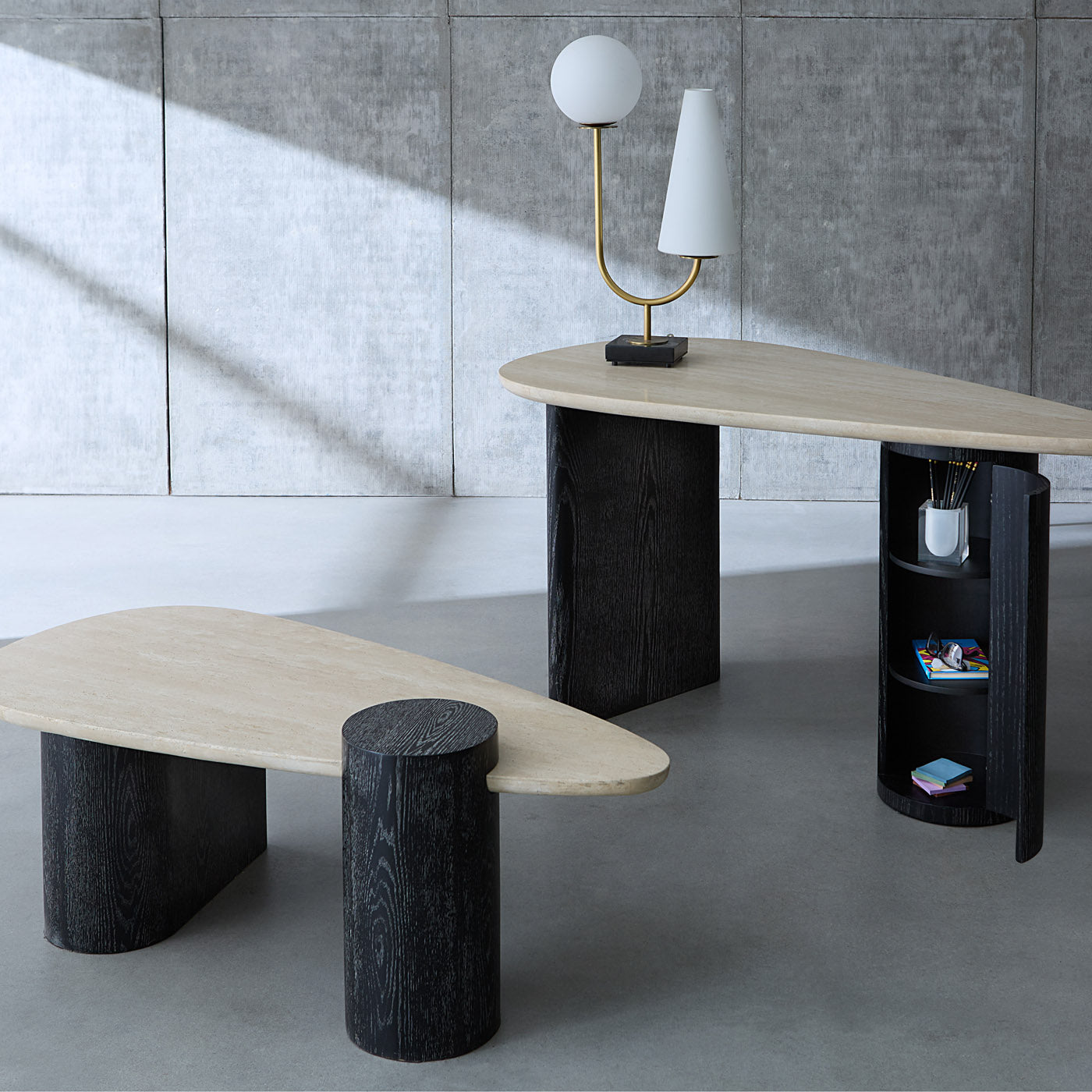 Bureau en travertin Oeuf