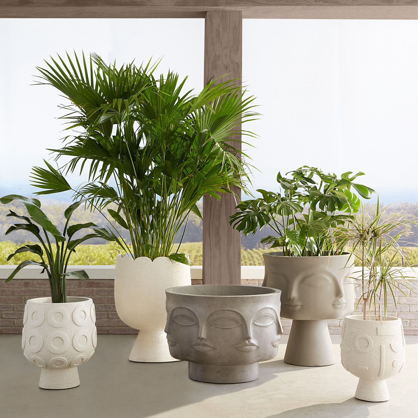 Jardinière en béton festonnée